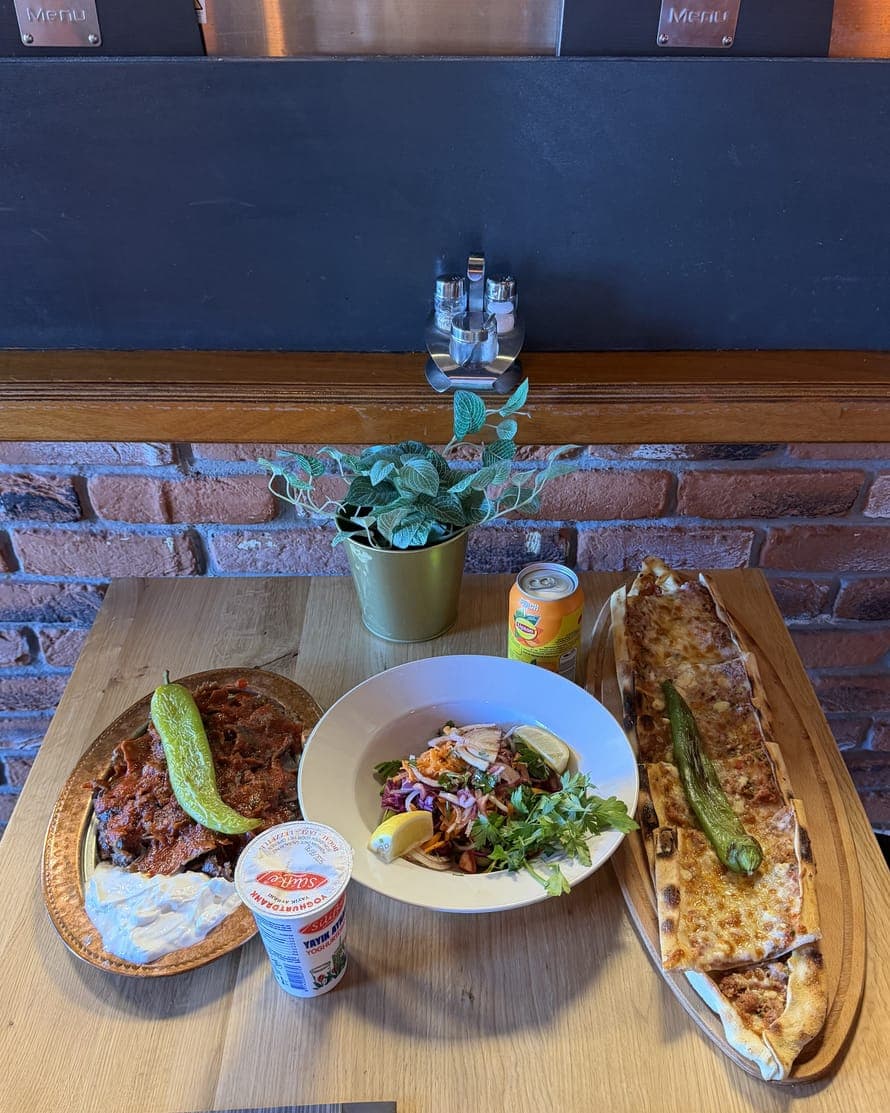 Iskender + Gehakt pide + Extra kaas